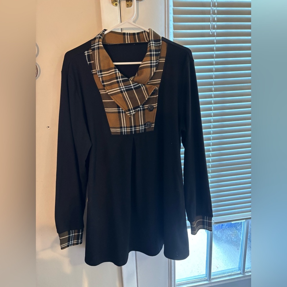 Timeson M? Black, Brown and White Long-Sleeved Top